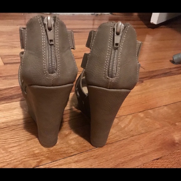 NWOB Taupe wedges size 8.5 (EUR 39) - Picture 5 of 7
